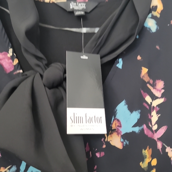 Slim Factor By Investments Floral Print Short Sleeve V-Neck Tie Layer Poncho Top - Picture 7 of 11